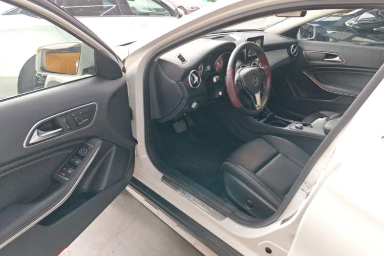 Used Mercedes-Benz GLA 2016 GLA 200 Fashion Model Driver Seat