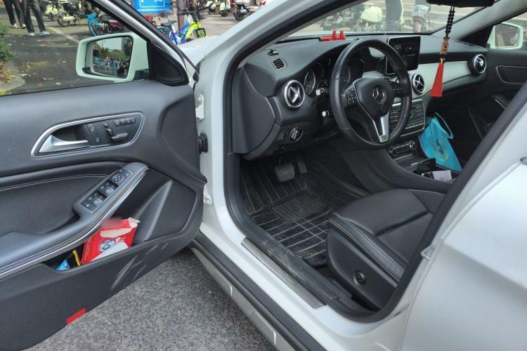 Used Mercedes-Benz GLA 2016 GLA 220 4MATIC Fashion Edition Driver Seat