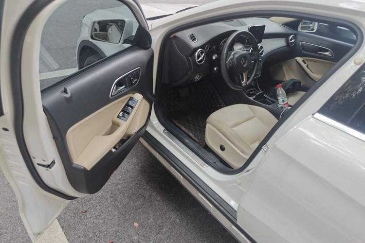 Used Mercedes-Benz GLA 2016 GLA 220 4MATIC Fashion Edition Driver Seat