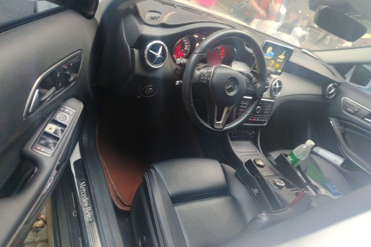 Used Mercedes-Benz GLA 2016 GLA 220 4MATIC Luxury Model Driver Seat