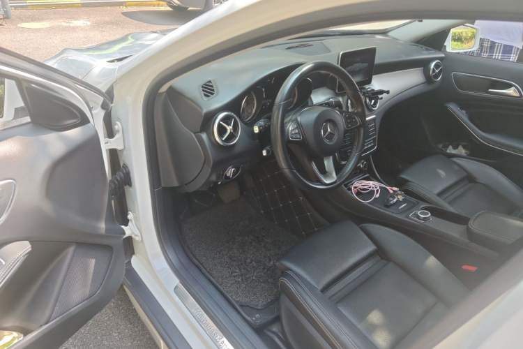 Used Mercedes-Benz GLA 2016 GLA 200 Sport Edition Driver Seat