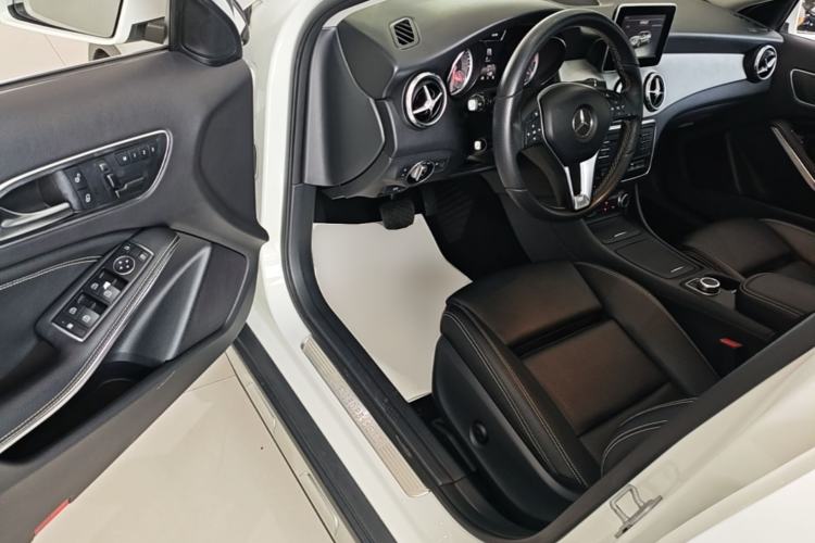 Used Mercedes-Benz GLA 2016 GLA 200 Sport Edition Driver Seat