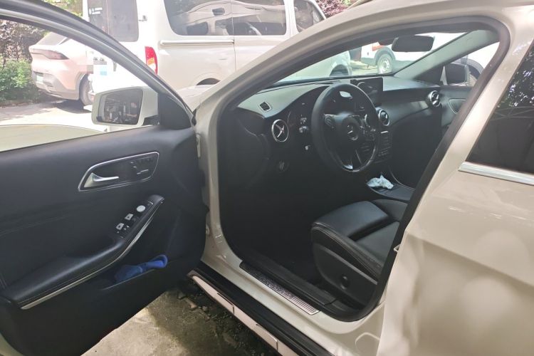 Used Mercedes-Benz GLA 2016 GLA 200 Sport Edition Driver Seat