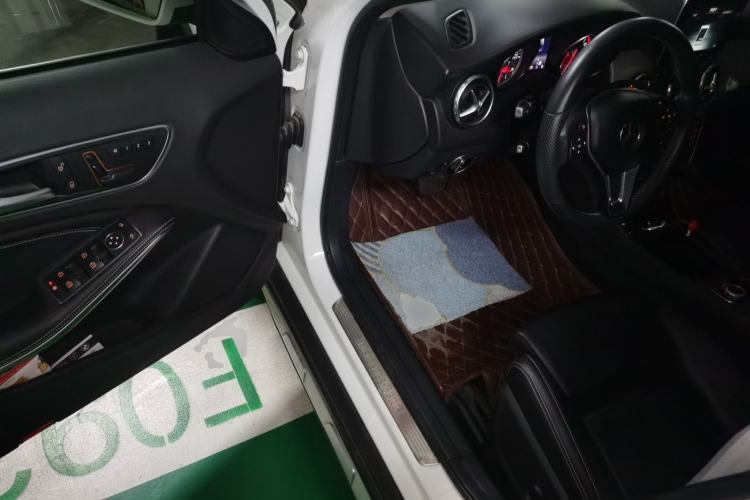 Used Mercedes-Benz GLA 2016 GLA 200 Sport Edition Driver Seat