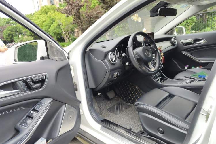 Used Mercedes-Benz GLA 2016 GLA 200 Sport Edition Driver Seat