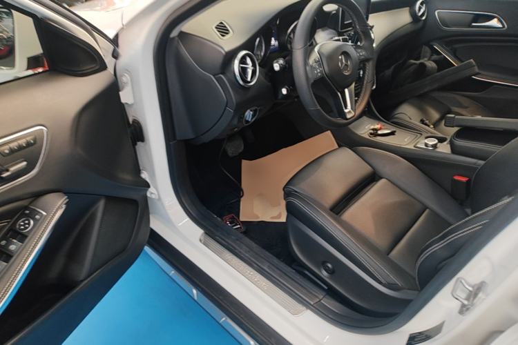 Used Mercedes-Benz GLA 2016 GLA 200 Sport Edition Driver Seat