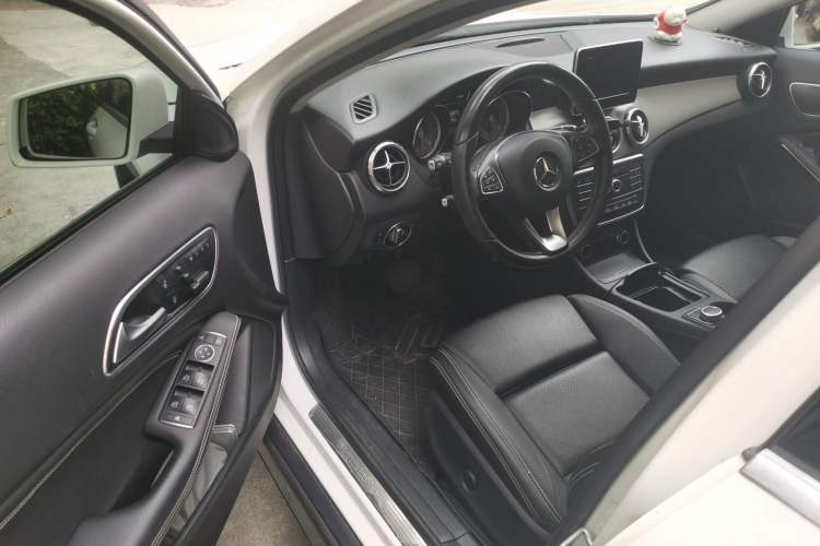 Used Mercedes-Benz GLA 2016 GLA 200 Sport Edition Driver Seat