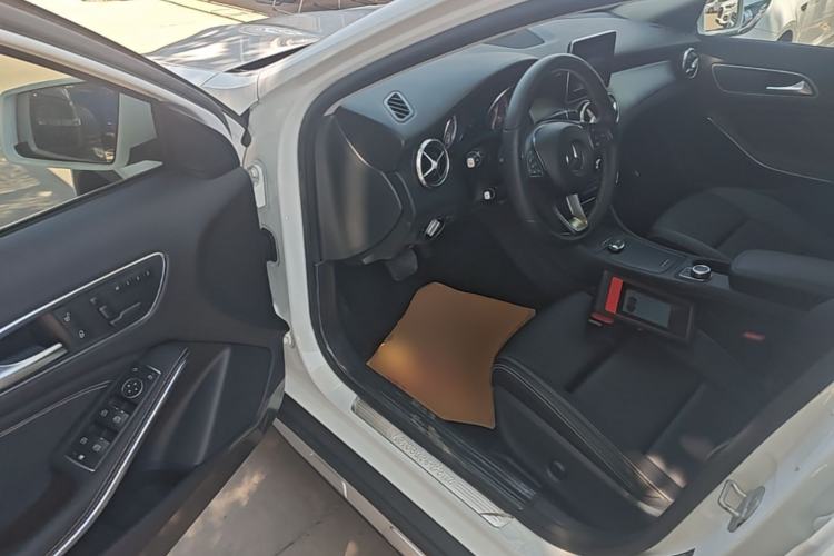 Used Mercedes-Benz GLA 2016 GLA 200 Sport Edition Driver Seat