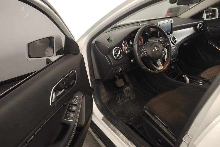 Used Mercedes-Benz GLA 2016 GLA 200 Sport Edition Driver Seat