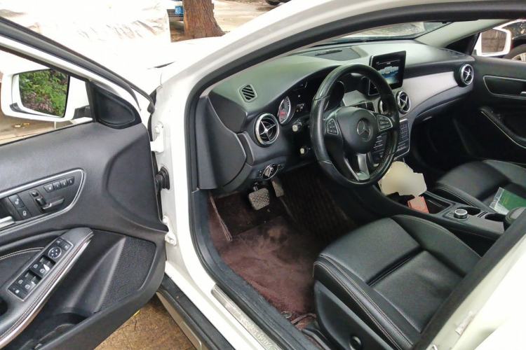 Used Mercedes-Benz GLA 2016 GLA 200 Sport Edition Driver Seat
