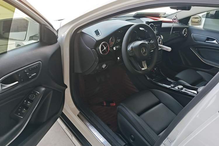 Used Mercedes-Benz GLA 2016 GLA 200 Sport Edition Driver Seat