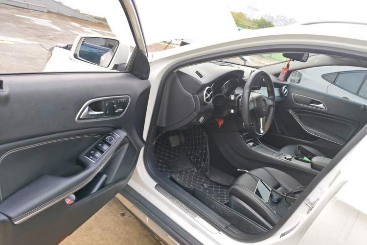 Used Mercedes-Benz GLA 2016 GLA 200 Sport Edition Driver Seat