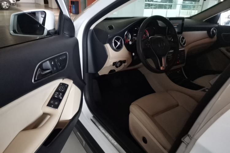 Used Mercedes-Benz GLA 2016 GLA 200 Sport Edition Driver Seat