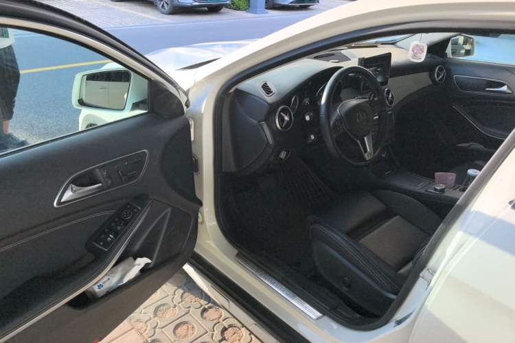 Used Mercedes-Benz GLA 2016 GLA 200 Sport Edition Driver Seat