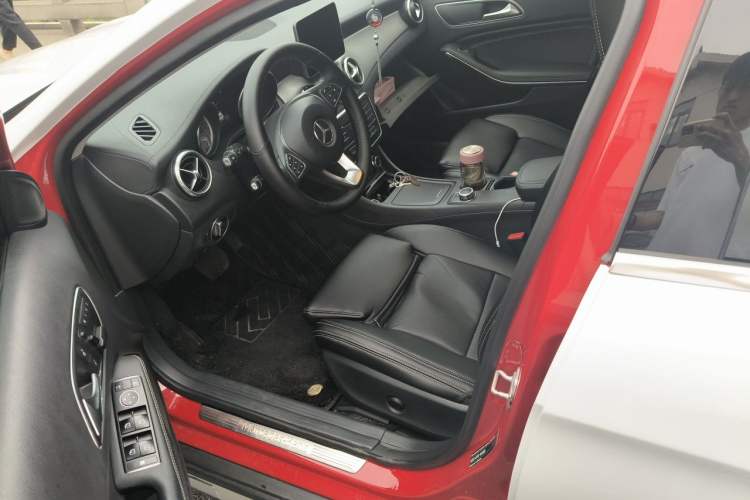 Used Mercedes-Benz GLA 2016 GLA 200 Sport Edition Driver Seat