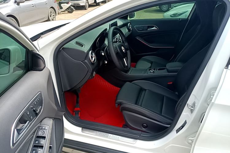 Used Mercedes-Benz GLA 2016 GLA 220 4MATIC Luxury Model Driver Seat