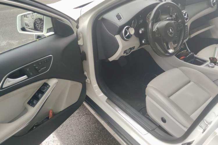 Used Mercedes-Benz GLA 2016 GLA 200 Sport Edition Driver Seat