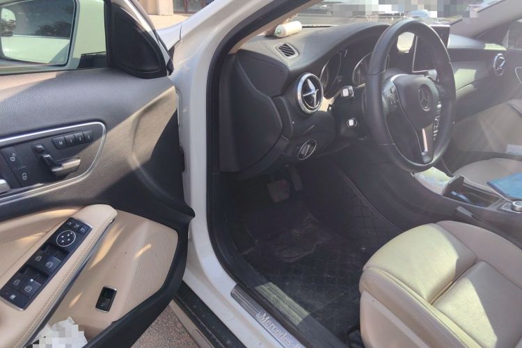 Used Mercedes-Benz GLA 2016 GLA 220 4MATIC Luxury Model Driver Seat