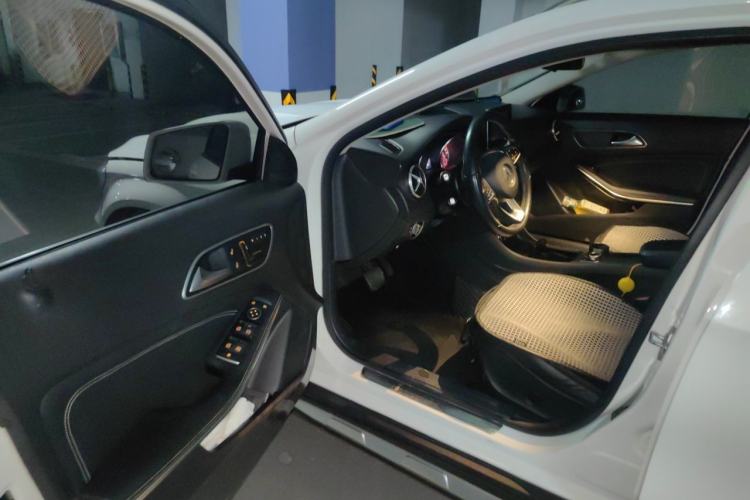 Used Mercedes-Benz GLA 2016 GLA 200 Sport Edition Driver Seat