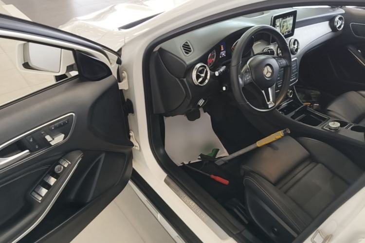 Used Mercedes-Benz GLA 2016 GLA 200 Sport Edition Driver Seat