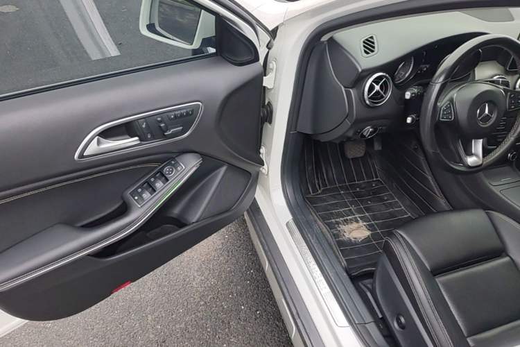Used Mercedes-Benz GLA 2016 GLA 200 Sport Edition Driver Seat