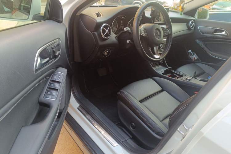 Used Mercedes-Benz GLA 2016 GLA 200 Sport Edition Driver Seat