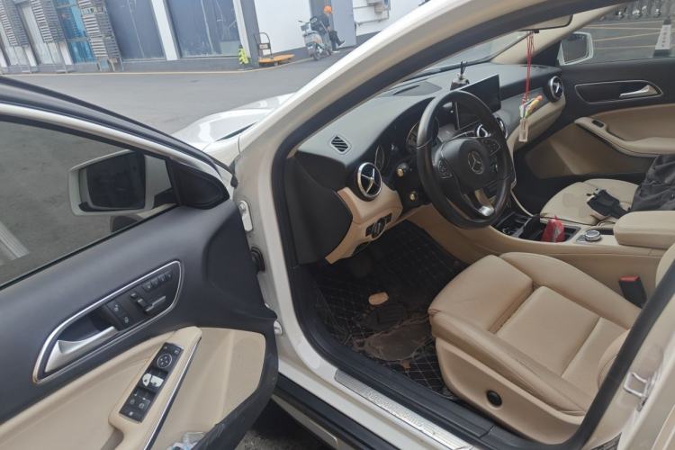 Used Mercedes-Benz GLA 2016 GLA 200 Sport Edition Driver Seat