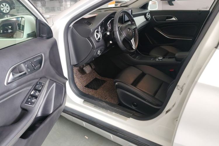 Used Mercedes-Benz GLA 2016 GLA 200 Sport Edition Driver Seat