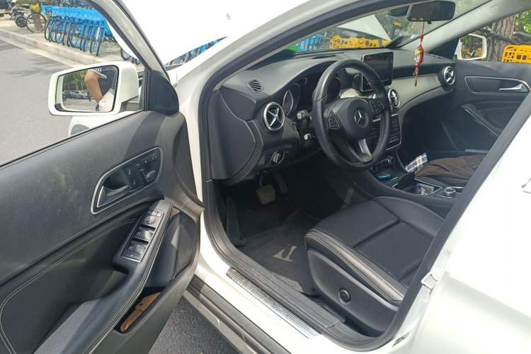 Used Mercedes-Benz GLA 2016 GLA 200 Sport Edition Driver Seat