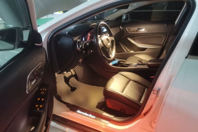 Used Mercedes-Benz GLA 2016 GLA 220 4MATIC Luxury Model Driver Seat