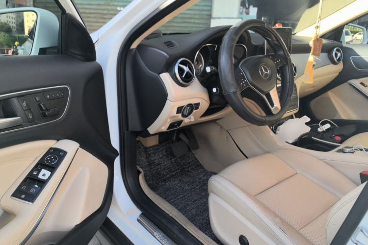 Used Mercedes-Benz GLA 2016 GLA 200 Sport Edition Driver Seat