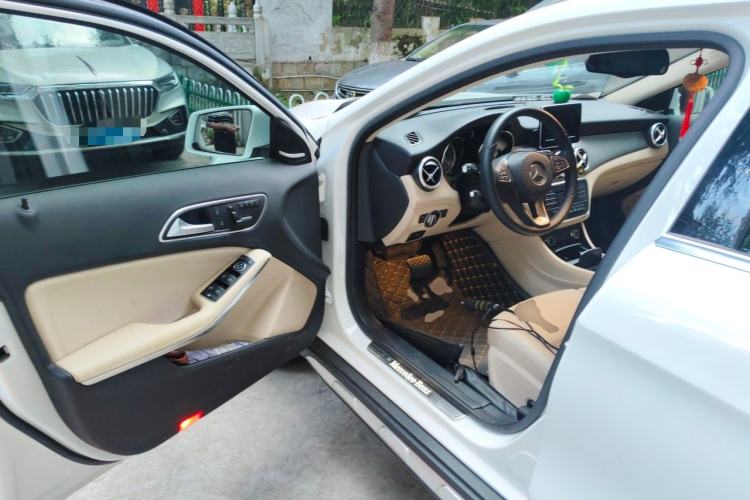 Used Mercedes-Benz GLA 2016 GLA 200 Sport Edition Driver Seat