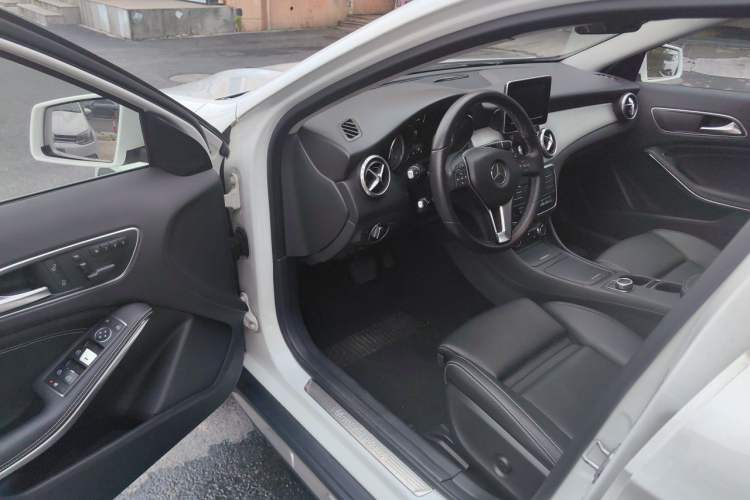 Used Mercedes-Benz GLA 2016 GLA 200 Sport Edition Driver Seat