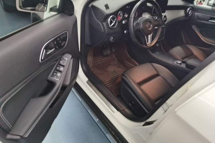 Used Mercedes-Benz GLA 2016 GLA 200 Sport Edition Driver Seat