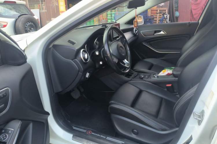 Used Mercedes-Benz GLA 2016 GLA 200 Sport Edition Driver Seat