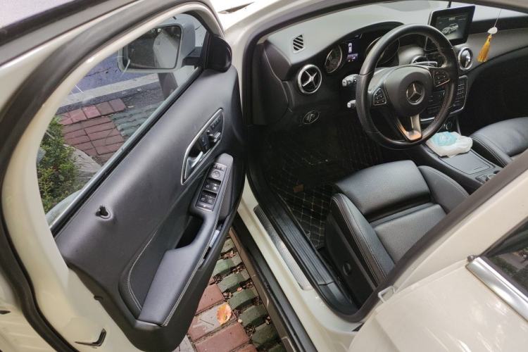Used Mercedes-Benz GLA 2016 GLA 200 Sport Edition Driver Seat