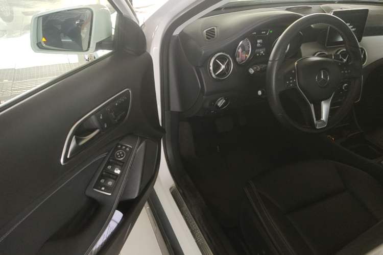 Used Mercedes-Benz GLA 2016 GLA 200 Fashion Model Driver Seat