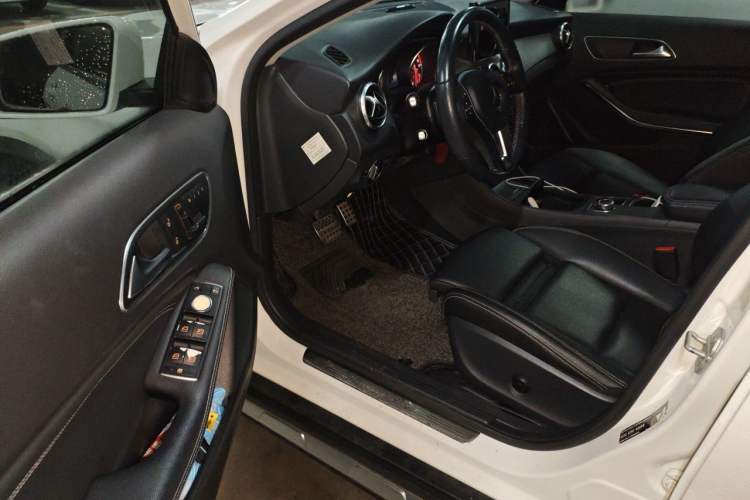 Used Mercedes-Benz GLA 2016 GLA 200 Sport Edition Driver Seat