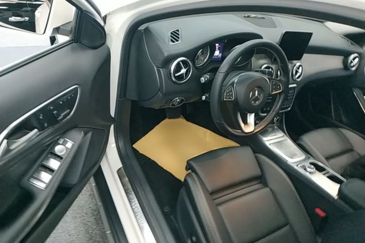 Used Mercedes-Benz GLA 2016 GLA 220 4MATIC Fashion Edition Driver Seat