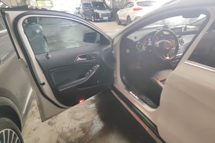 Used Mercedes-Benz GLA 2016 GLA 220 4MATIC Luxury Model Driver Seat