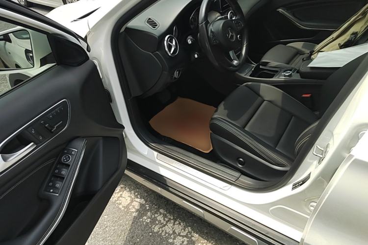 Used Mercedes-Benz GLA 2016 GLA 200 Sport Edition Driver Seat