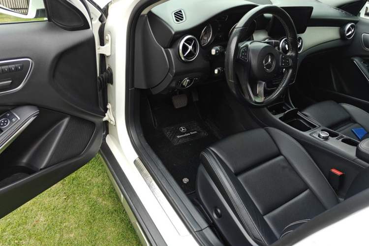 Used Mercedes-Benz GLA 2016 GLA 200 Sport Edition Driver Seat