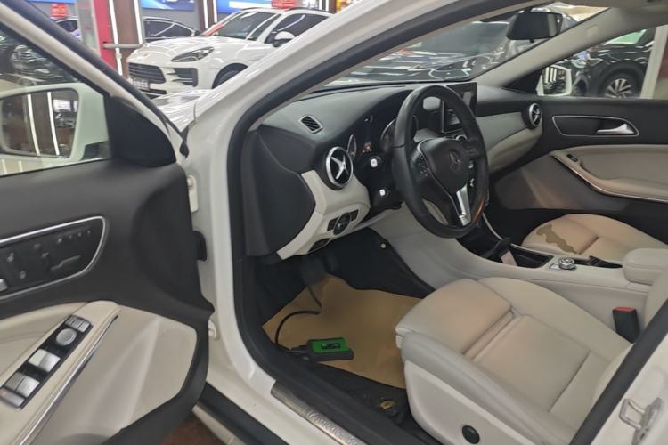 Used Mercedes-Benz GLA 2016 GLA 220 4MATIC Fashion Edition Driver Seat