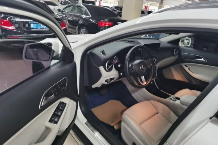 Used Mercedes-Benz GLA 2016 GLA 220 4MATIC Fashion Edition Driver Seat