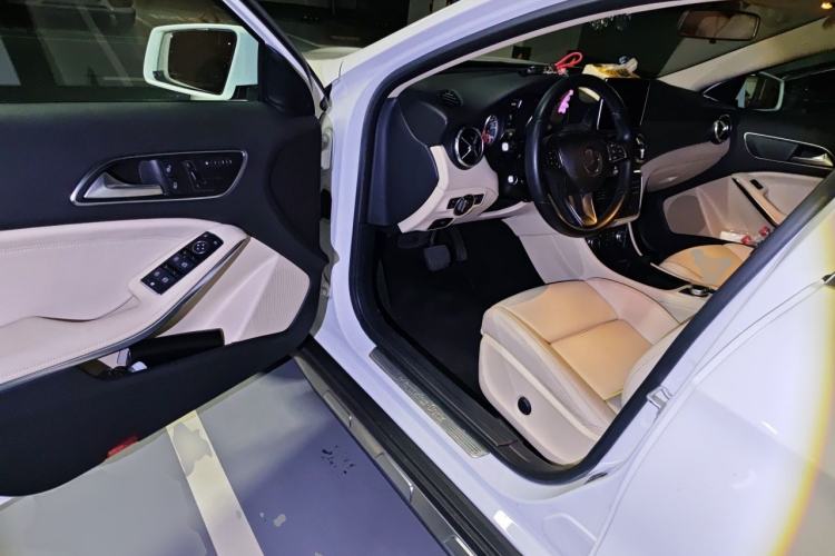Used Mercedes-Benz GLA 2016 GLA 200 Sport Edition Driver Seat