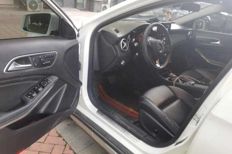 Used Mercedes-Benz GLA 2016 GLA 200 Sport Edition Driver Seat