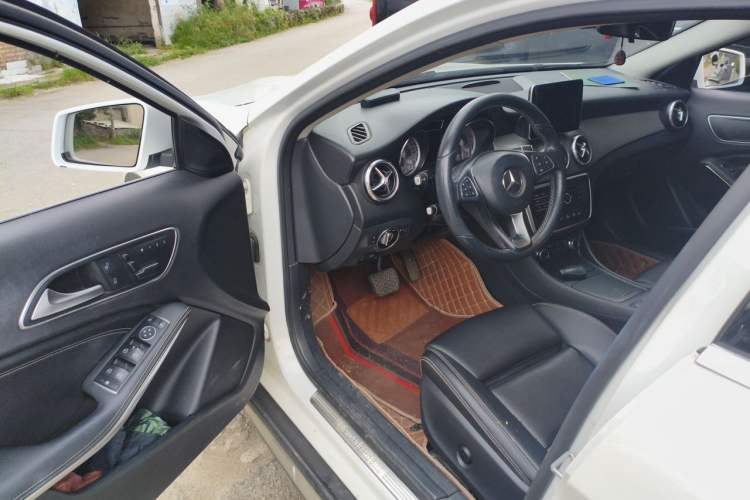 Used Mercedes-Benz GLA 2016 GLA 200 Sport Edition Driver Seat