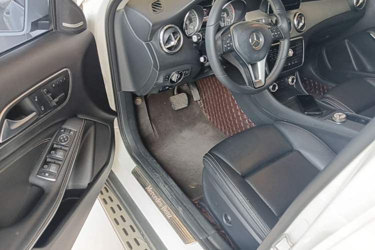 Used Mercedes-Benz GLA 2016 GLA 200 Sport Edition Driver Seat