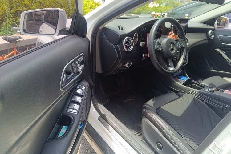 Used Mercedes-Benz GLA 2016 GLA 200 Sport Edition Driver Seat