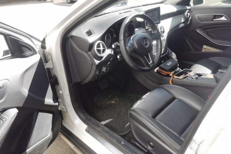 Used Mercedes-Benz GLA 2016 GLA 200 Sport Edition Driver Seat
